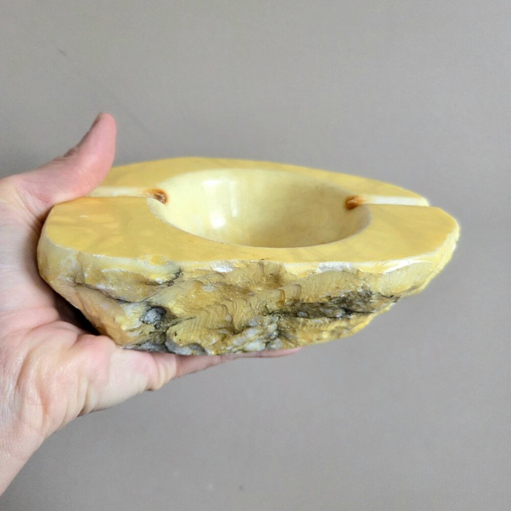 Vintage 1960s 1970s carved Alabaster stone ashtray. Midcentury MCM retro decor. - Picture 5 of 7